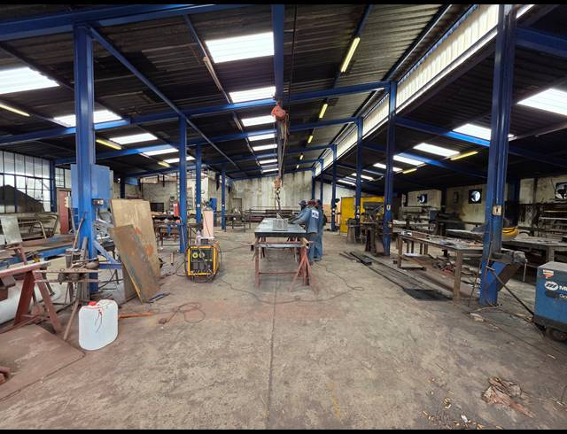 1,673M² WAREHOUSE FOR SALE IN BOOYSENS